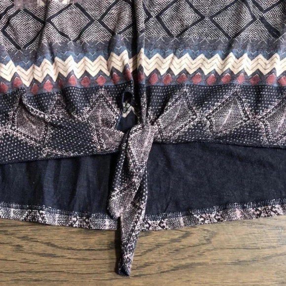 Lucky Brand gray blue red muted Aztec print front tie top 1X New with Tags - Picture 5 of 9